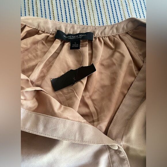 Marc New York suede blouse with covered buttons size large - Picture 7 of 9